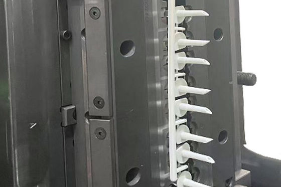 STEP 의료용 플라스틱 주사 폼 맞춤형 저비용 폼 디자인 및 제조